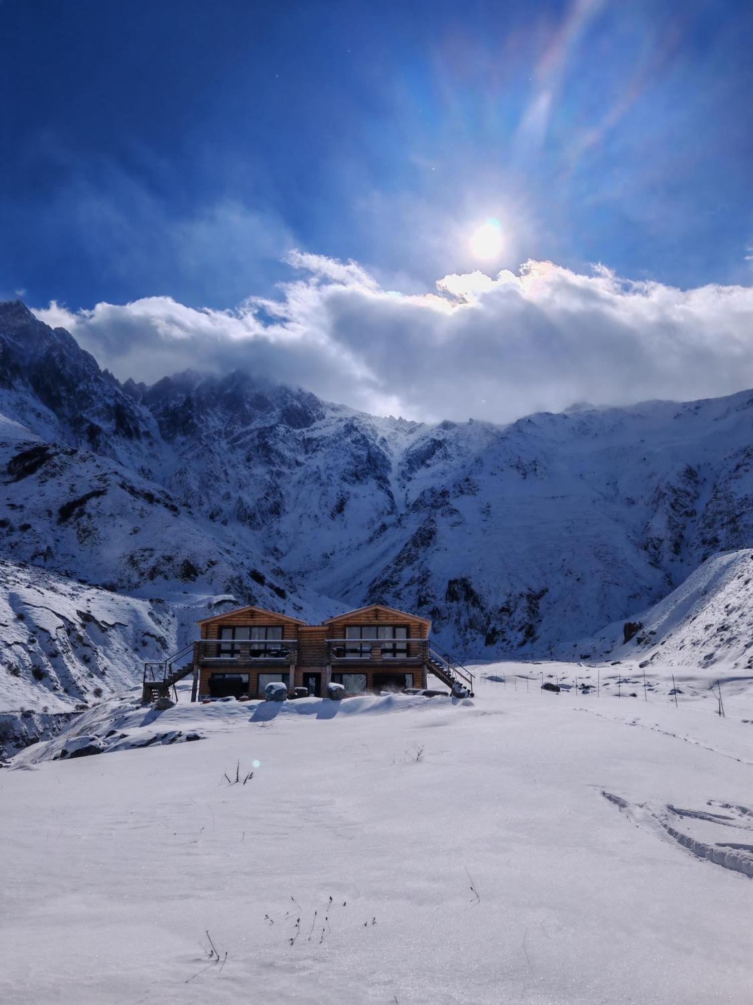 Alone Cottage Kazbegi Bilik gambar
