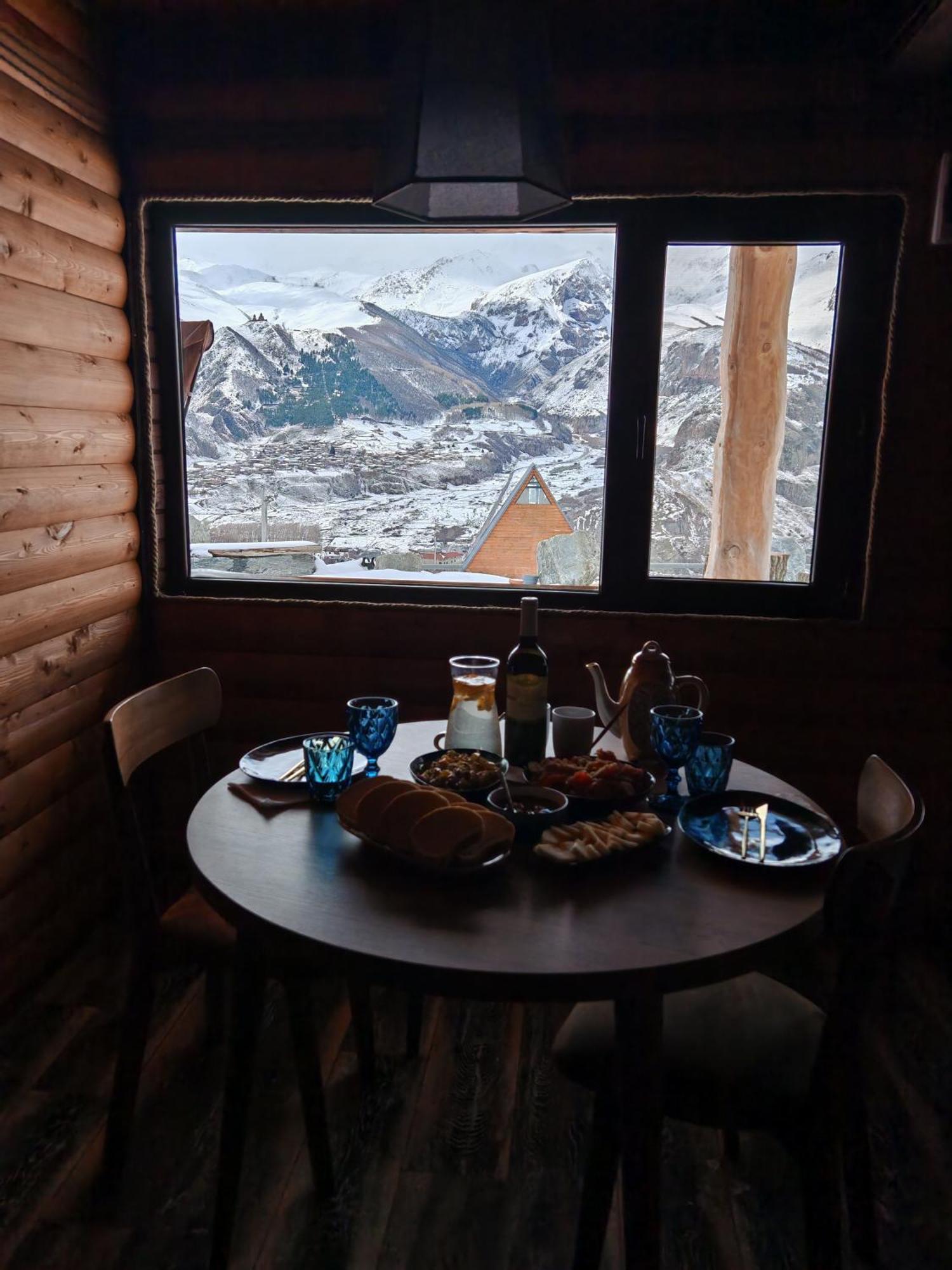 Alone Cottage Kazbegi Bilik gambar