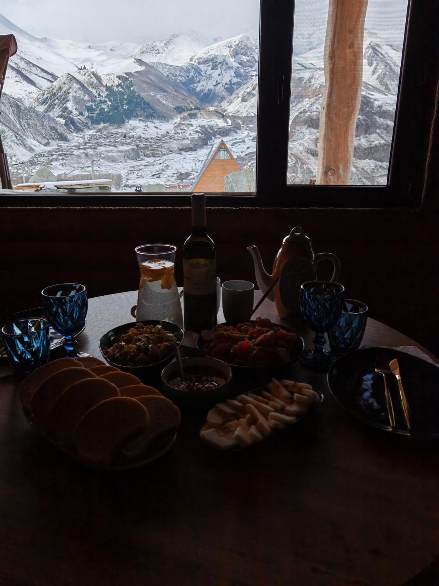 Alone Cottage Kazbegi Bilik gambar