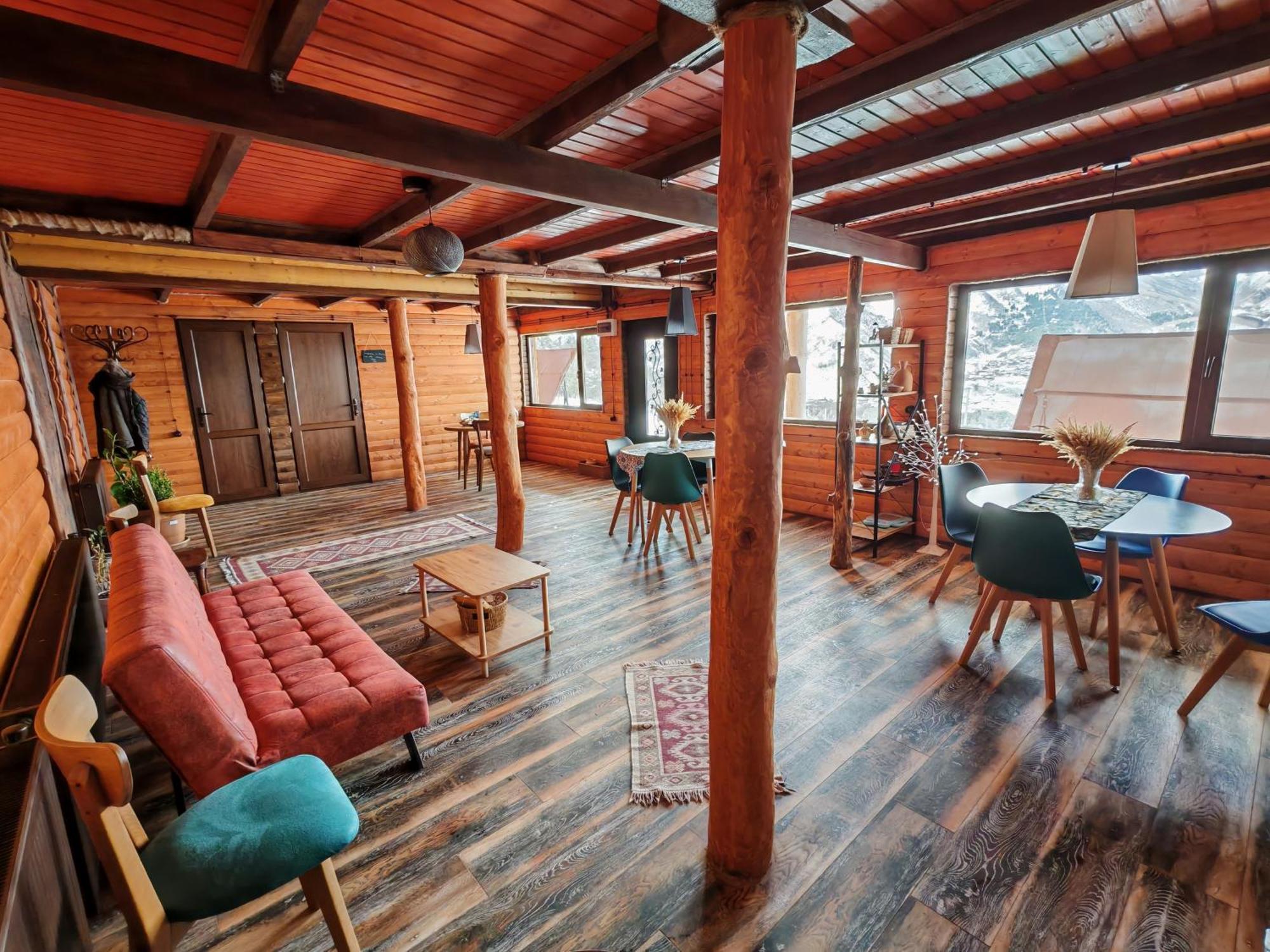 Alone Cottage Kazbegi Bilik gambar
