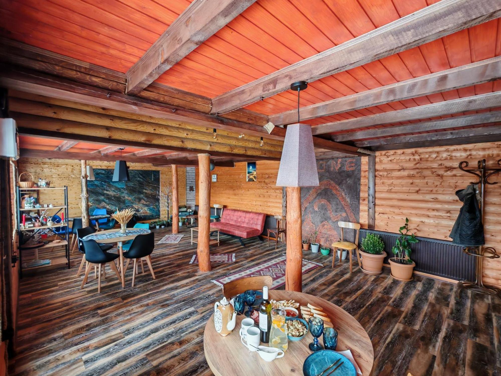 Alone Cottage Kazbegi Bilik gambar